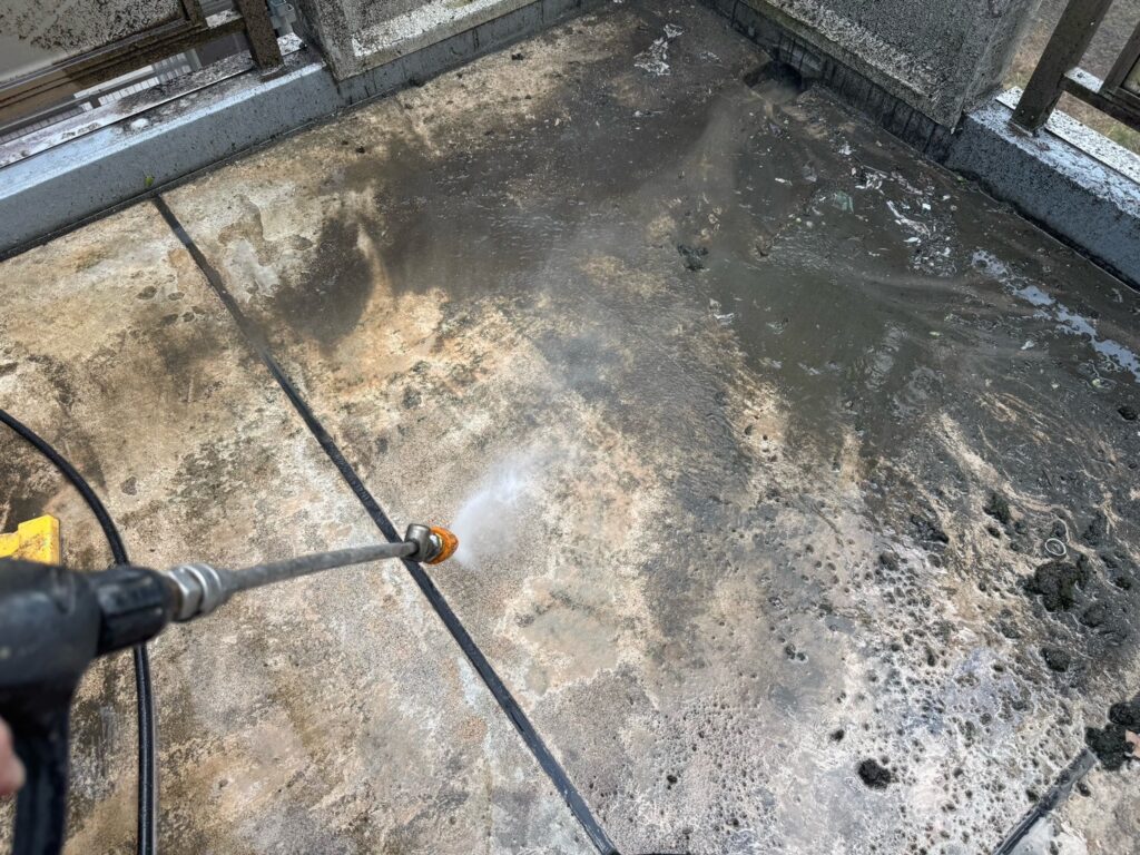 屋上：高圧洗浄